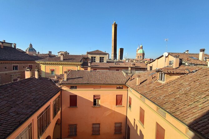 Best of Bologna in one day : Food, architecture, art and history - Piazza Santo Stefano: a medieval world with a tower view
