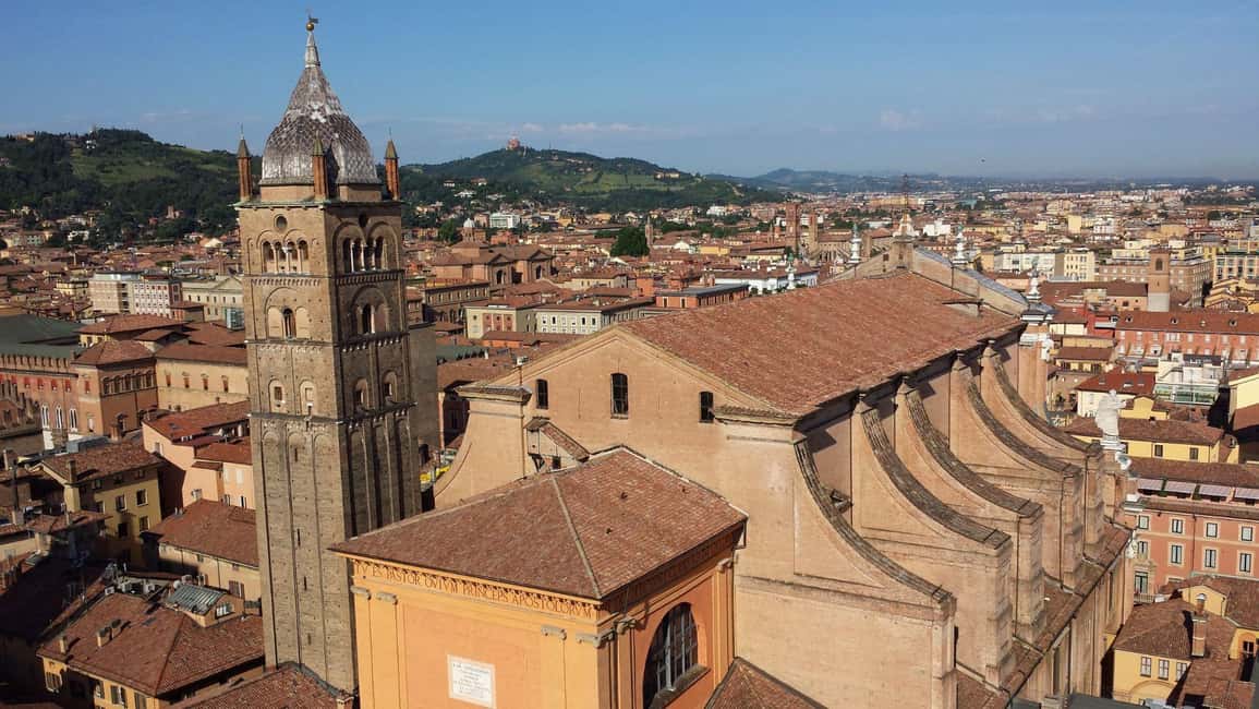 Best of Bologna: Private Walking Tour with a Local - A relaxed style that avoids over-teaching