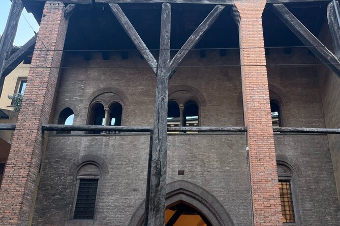 Bologna: A Self-Guided Audio Tour from Porta Galliera to Le Tre Frecce - Timing: how to plan for 90 minutes vs a longer stroll