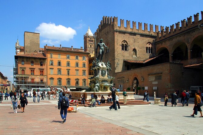 Bologna City Red Bus and Food tasting - Timing, Headphones, and Small Logistics That Affect Your Day