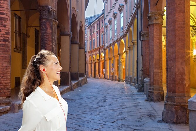 Bologna: City Walk with Audio Guide in 7 Languages on your Phone - Key things that make this audio walk work