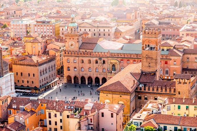 Bologna: City Walk with Audio Guide in 7 Languages on your Phone - Piazza Maggiore: the city square you’ll keep returning to