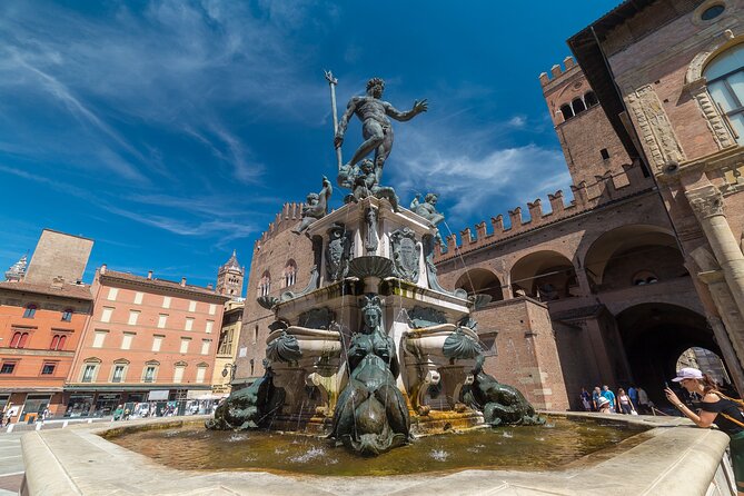 Bologna: City Walk with Audio Guide in 7 Languages on your Phone - Basilica di San Petronio: what to notice inside and out