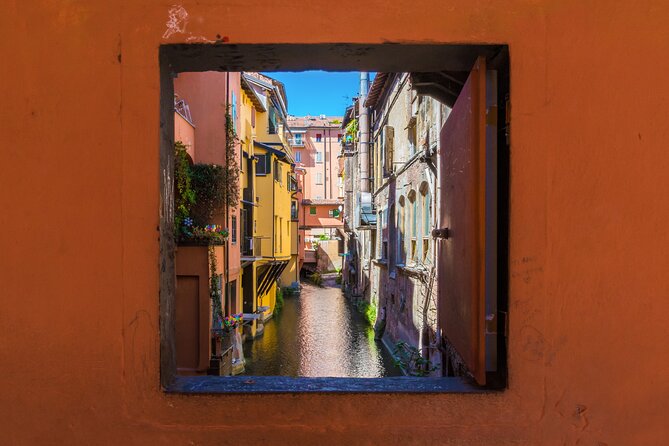 Bologna: City Walk with Audio Guide in 7 Languages on your Phone - How the route plays out: 3.5 km, 35 stories, and real flexibility