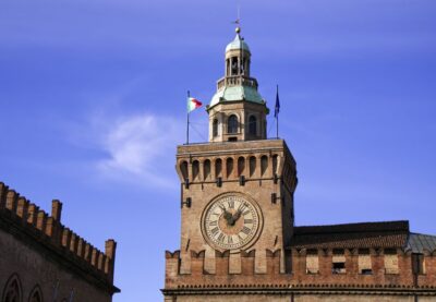 Bologna: Clock Tower Audio Guide and Food Tasting - Meeting near Neptune: the easiest start for a busy center