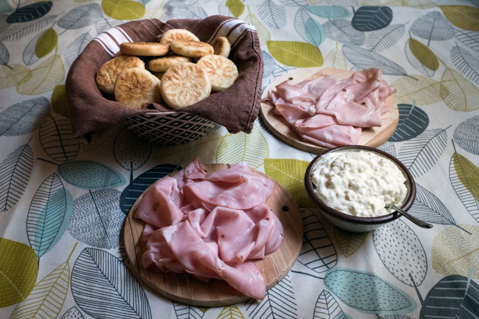 Bologna: Dining Experience at a Local's Home - The 3-course flow: starter, pasta, dessert plus wine and coffee