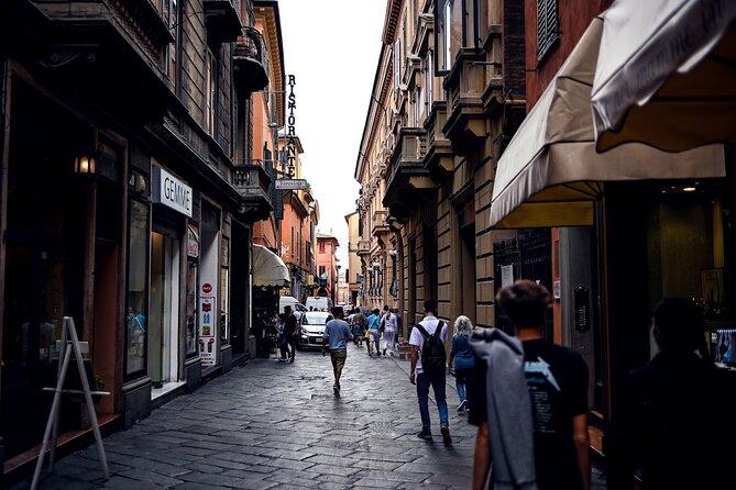 Bologna Food & Market Tour with 6 Tastings, Pasta, Wines & More - Quadrilatero: how to shop a market like a local