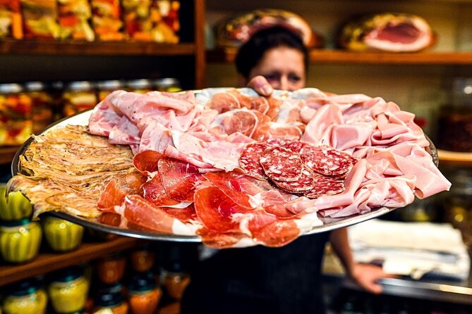 Bologna Food & Market Tour with 6 Tastings, Pasta, Wines & More - Palazzo della Mercanzia: a quick history stop before you eat