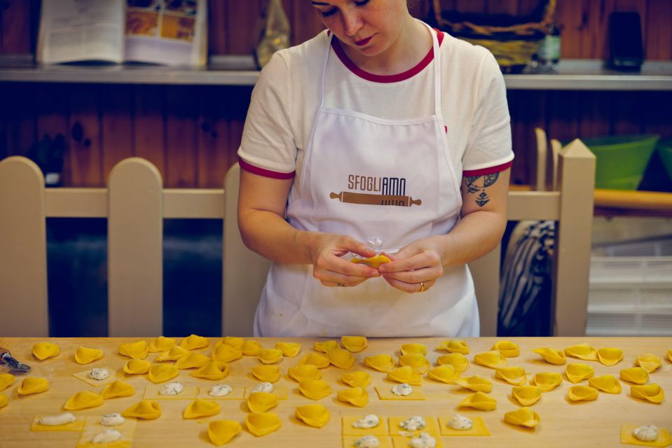 Bologna: Guided Food Markets Tour - Mercato-to-Quadrilatero on foot: the city shows up between tastings