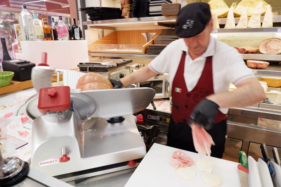 Bologna: Guided Food Markets Tour - Quadrilatero: where market lanes turn into your taste route
