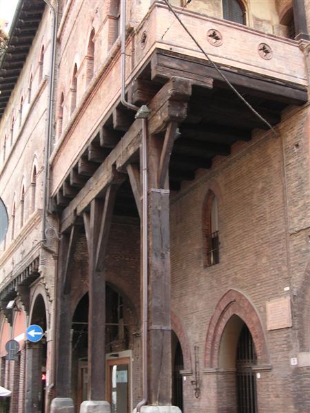 Bologna: Guided Walking Tour - The porticoes of Piazza Santo Stefano: why Bologna is built for walking
