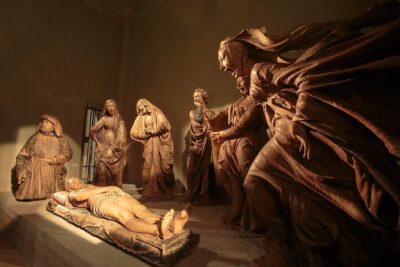 Bologna historical art walking tour with hidden gems and tastings - Starting at Piazza Maggiore: the square that explains Bologna