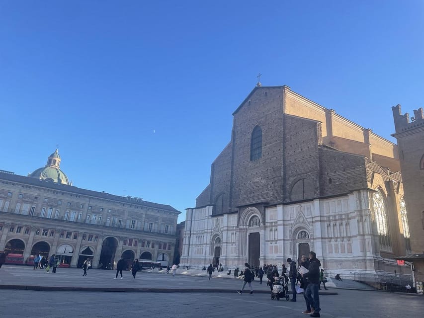 Bologna: Historical Highlights Walking Tour with Local Guide - Guides really make this one: Maurizio, Vittoria, and strong English