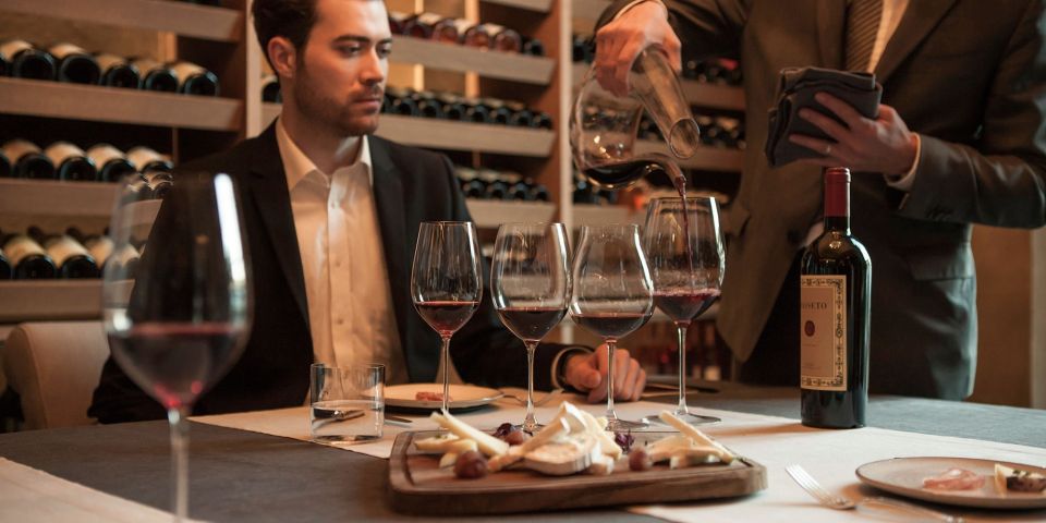 Bologna: Italian Red Wine and Food Tasting - Welcome Toast With Local Bubbly White (and a Real Italian Cheers)