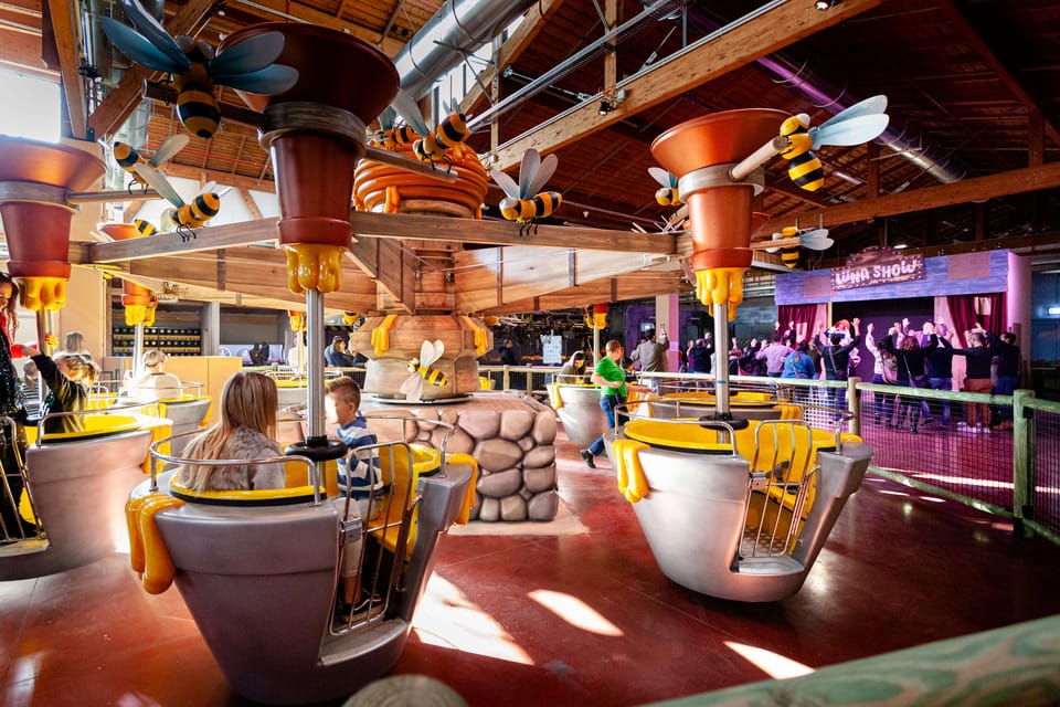 Bologna: Luna Farm Amusement Park Family Entry Ticket - Special timing notes: Friday openings and Super Special Day on Dec 30