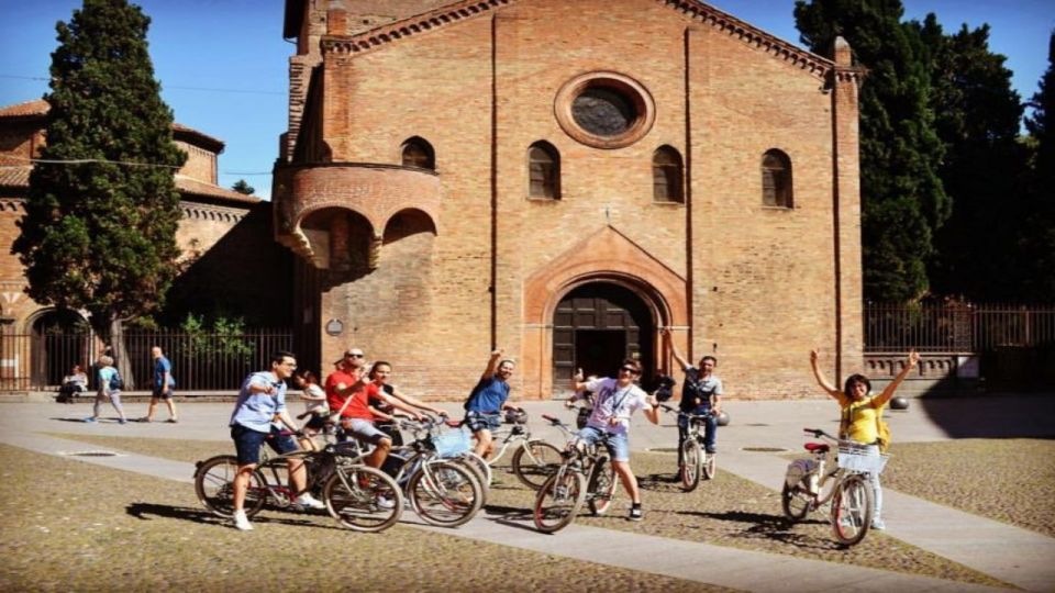 Bologna: Panoramic Bike Tour - Bike comfort, helmets, and what to bring