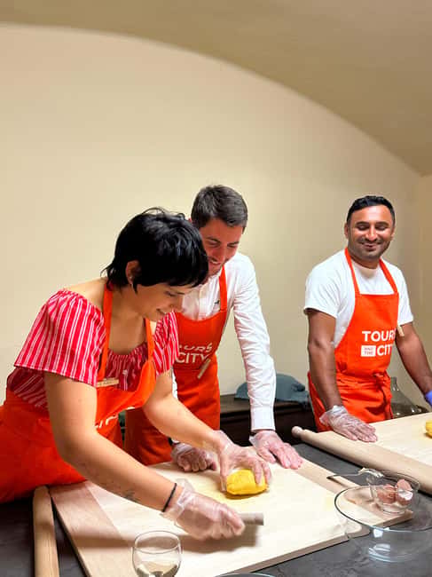 Bologna: Pasta Tagliatelle Ragu Cooking Class with Spritz - Casoni spritz time: making the cocktail, not just drinking it