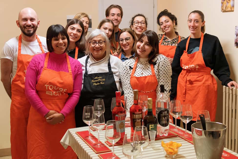 Bologna: Pasta Tagliatelle Ragu Cooking Class with Spritz - Wine pairings and the meal rhythm in Bologna style