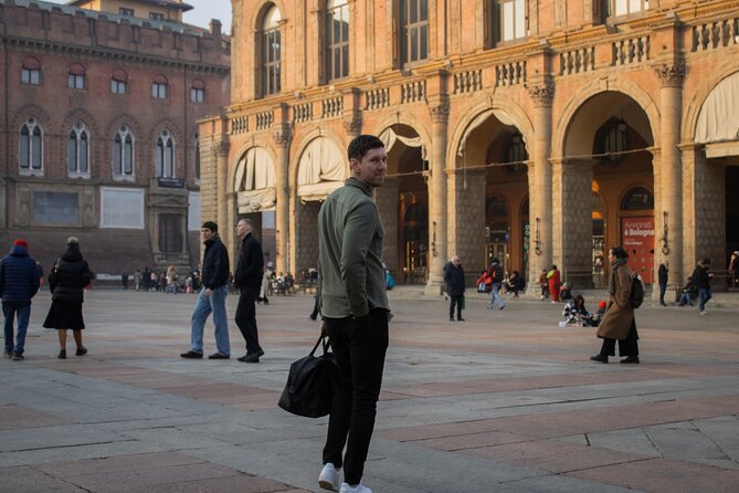 Bologna: Photo tour with professional photographer - Piazza Santo Stefano: Calm Square Shooting