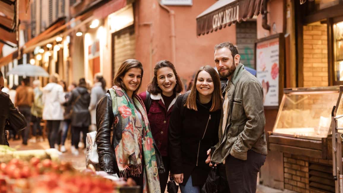 Bologna: Private Custom Walking Tour with Local Guide - Piazza Maggiore to Due Torri: The Smart Backbone of Your Route
