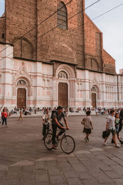 Bologna: Private Top Historical Sites Guided Walking Tour - Bologna in 2 hours: why this route works