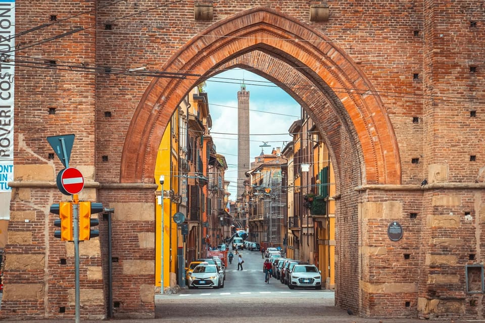 Bologna: Private Top Historical Sites Guided Walking Tour - Palaces and towers: how power shows up in stone