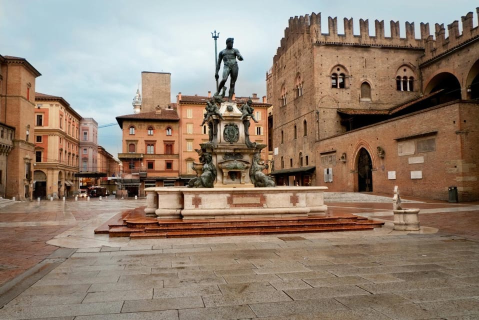 Bologna: Private Top Historical Sites Guided Walking Tour - San Petronio: Gothic scale and Cassini’s sun dial
