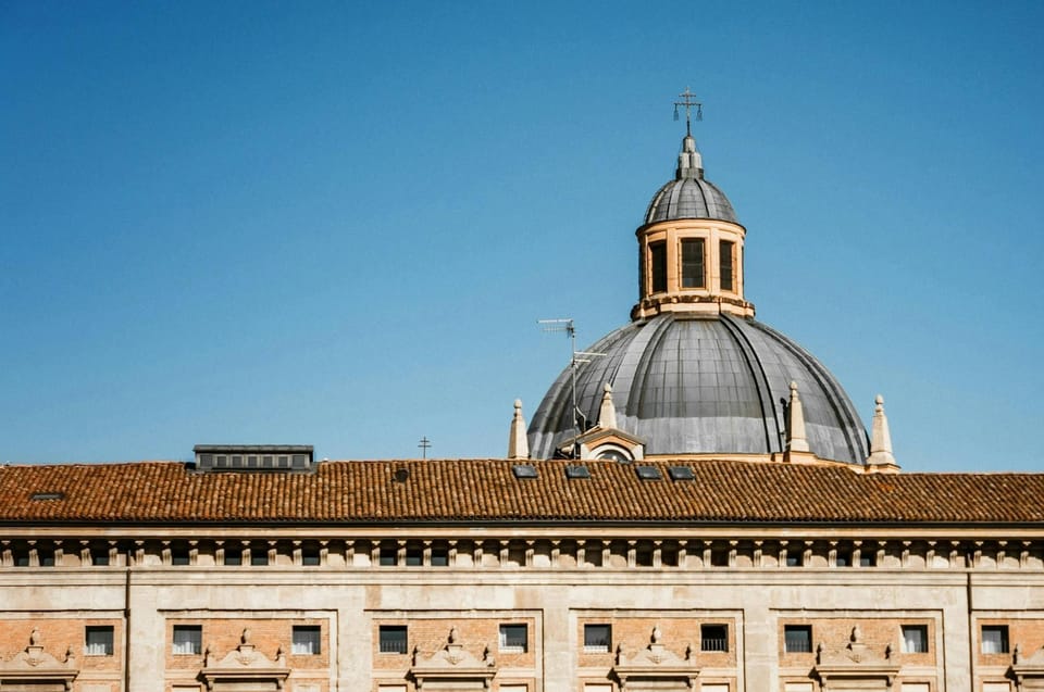 Bologna: Private Top Historical Sites Guided Walking Tour - How the 2-hour private walk feels in practice