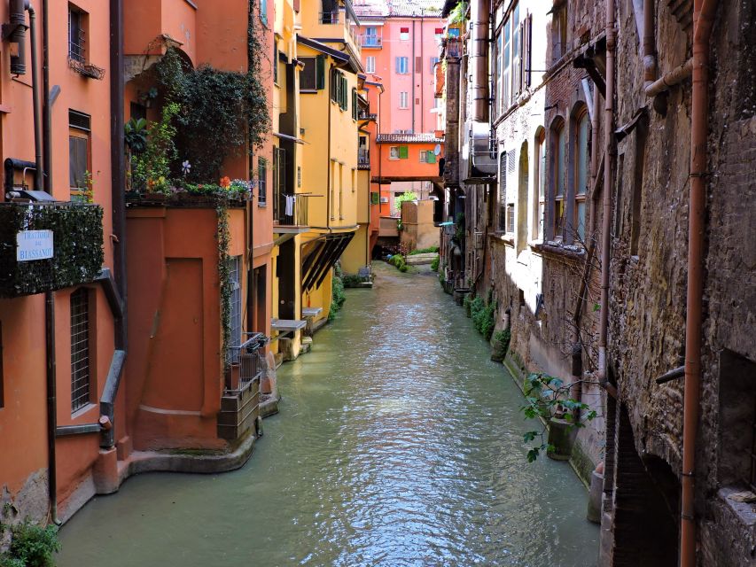 Bologna: Private Tour with a Local Guide - Key things that make this Bologna tour work