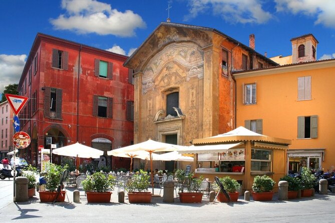 Bologna Private Walking Tour - San Petronio and the leaning towers: two icons with a shared story