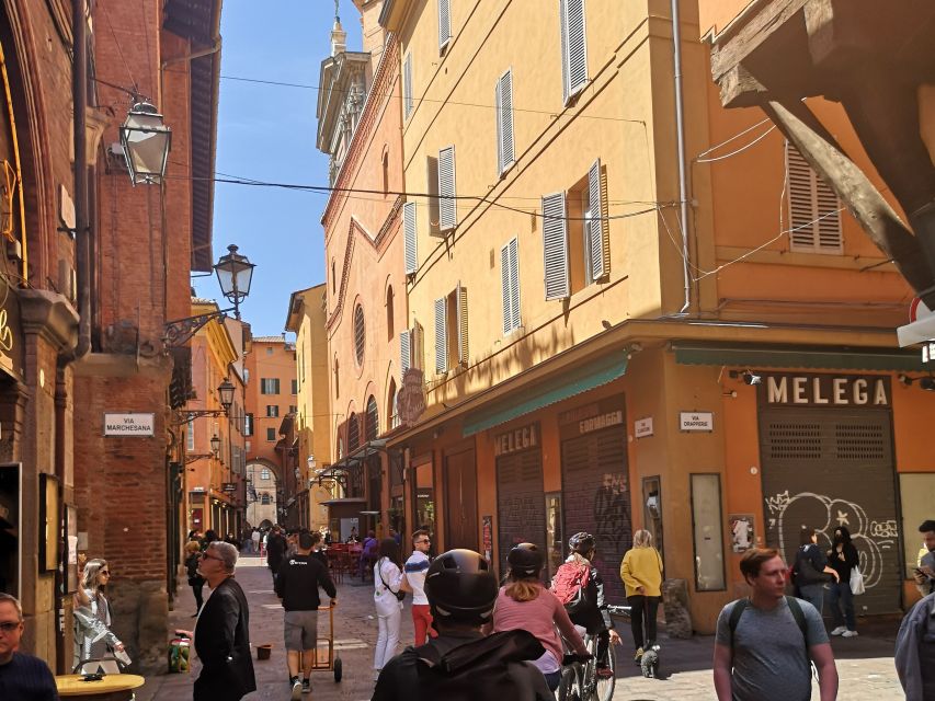 Bologna: Private Walking Tour with a Guide - Why Bologna’s porticoes and leaning towers need a guide