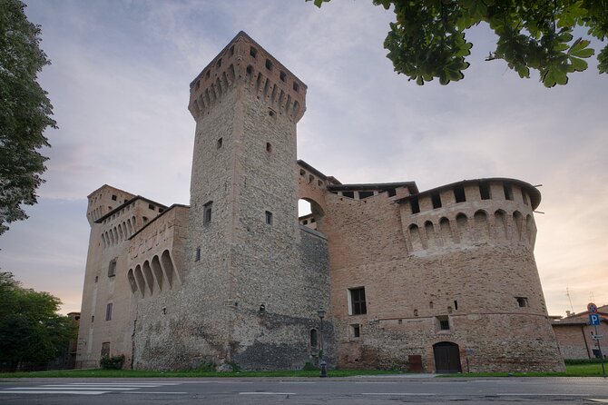 Bologna Surroundings Photo Tour: Rolling Hills and Ravines - Stop 2: Valsamoggia hills and small-town angles
