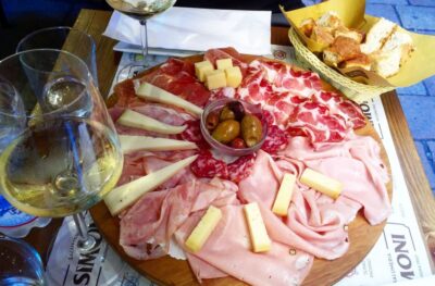 Bologna: Taste Local Specialties on a Guided Walking Tour - Piazza del Nettuno Start: Stories Before the Bites