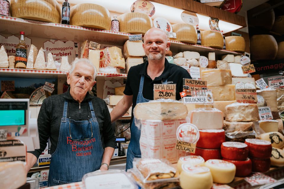 Bologna: Tastes and Traditions Food Tour with Market Visit - Osteria del Sole: Mortadella Panini and Wine in an Old Bottle Setting