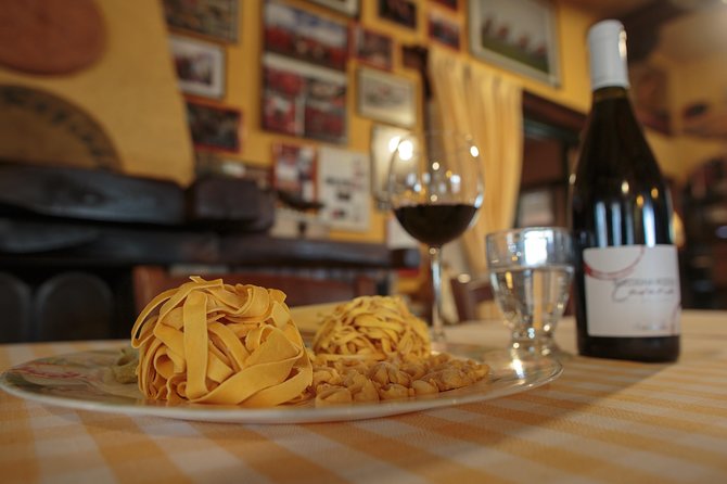 Bologna: the red medieval pearl and its delicious food (private tour) - Entering Bologna’s food heart: Piazza del Nettuno to Quadrilatero