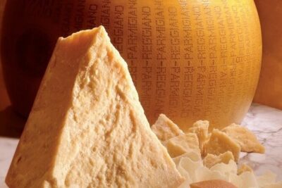 Bologna: the red medieval pearl and its delicious food (private tour) - Quadrilatero + Parmigiano tastings: why Bologna takes cheese seriously