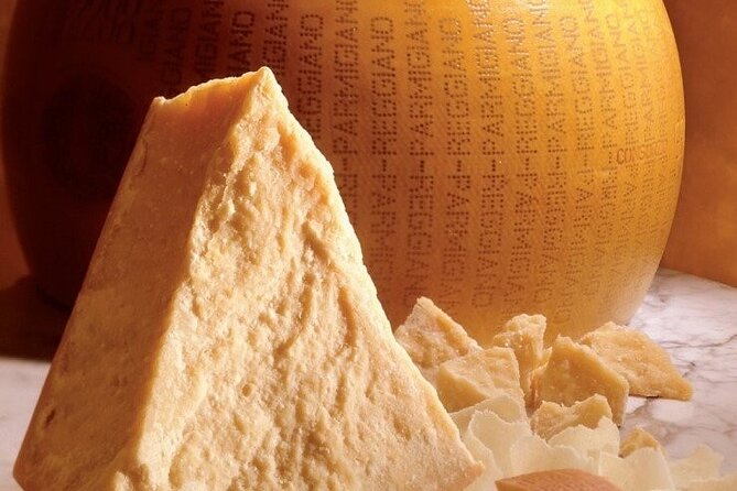 Bologna: the red medieval pearl and its delicious food (private tour) - Quadrilatero + Parmigiano tastings: why Bologna takes cheese seriously