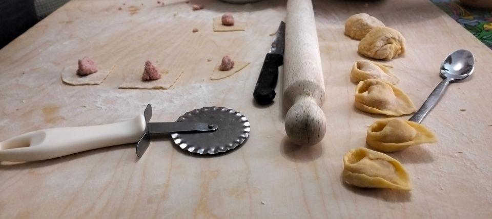 Bologna: Traditional Bolognese Cooking Class with a Meal - Drinks, pacing, and comfort: how the evening tends to feel