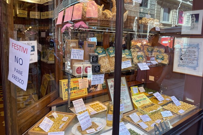 Bologna: Walking Food Tour and Highlights with a Local Guide - The Tagliatelle al Ragù Stop: Hand-Made Pasta as the Main Event