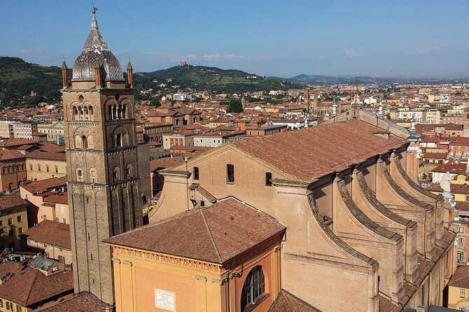 Bologna Walking Tour: Explore Top Sights & Hidden Gems - Via Pescherie Vecchie: old market energy and classic Bologna specialty shops