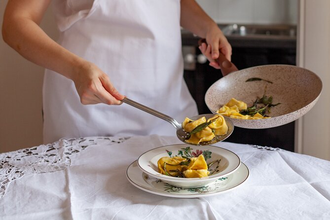 Bolognese Cooking Class with Margherita in the Historic Center - Choosing your Bologna pasta: tortellini, strichetti, or spaghetti alla Bolognese