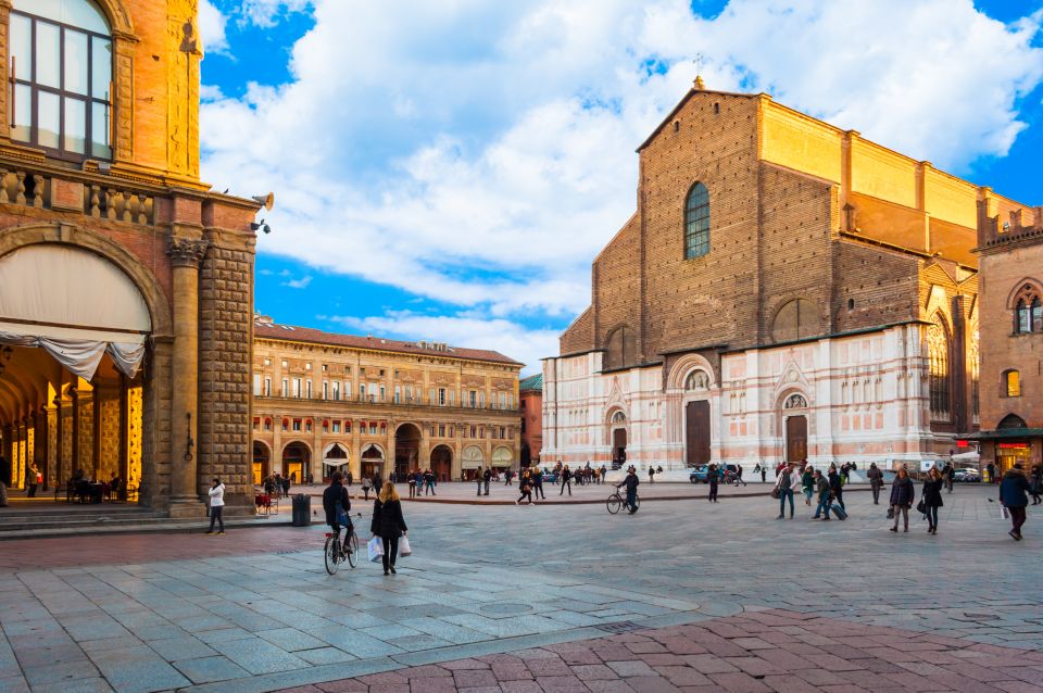 Cathedral of San Petronio and Archiginnasio Private Tour - San Petronio Cathedral: the unfinished giant and its 67-meter sundial