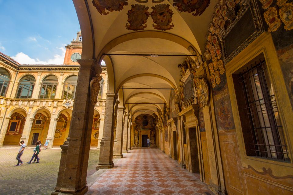 Cathedral of San Petronio and Archiginnasio Private Tour - San Petronio highlights: what you should look for during your guided hour