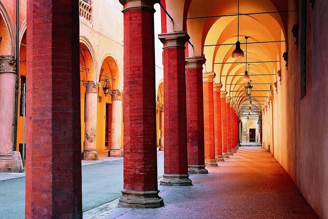 Discover Bologna an amazing city - Piazza Maggiore and Neptune Fountain: Bologna’s civic drama