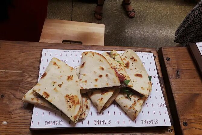 Food markets tour with a local! - Meeting at Via Belvedere and Ending Near the Towers