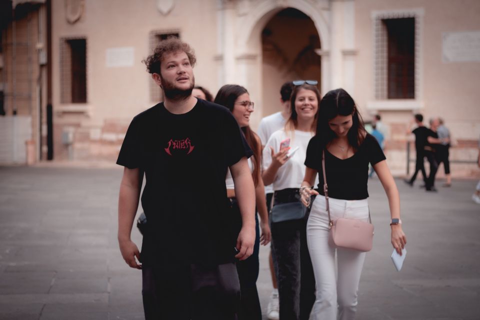 Fusion between treasure hunt and escape room in Bologna - The clue path: what happens at each stop