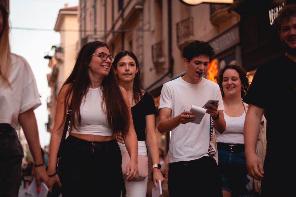 Fusion between treasure hunt and escape room in Bologna - Group logistics: WhatsApp, a master in chat, and managing tech