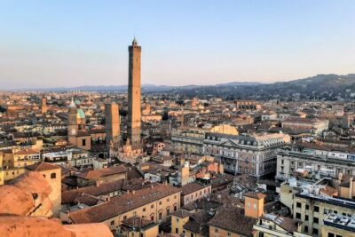 Gelato Crawl Tour Bologna: See Italy's Food Capital in a New Way - Meeting at the Metropolitan Cathedral: Easy Start, Central Location