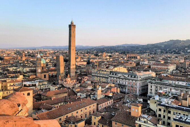 Gelato Crawl Tour Bologna: See Italy's Food Capital in a New Way - Meeting at the Metropolitan Cathedral: Easy Start, Central Location