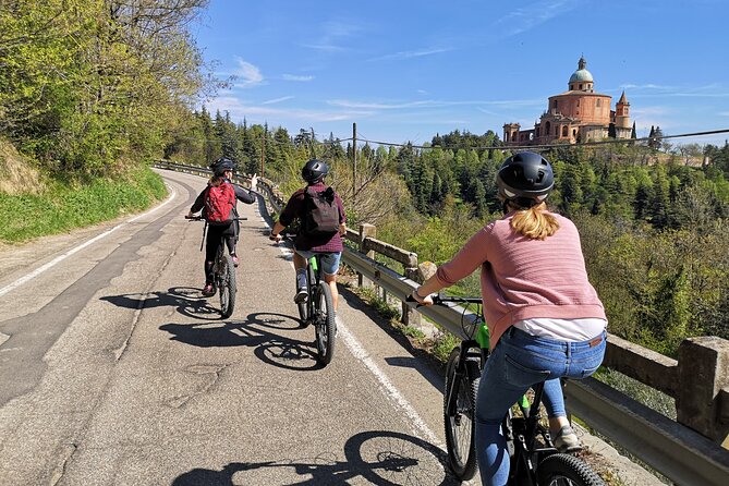 Guided E-bike Tour in Bologna with aperitif - Key things that make this tour work